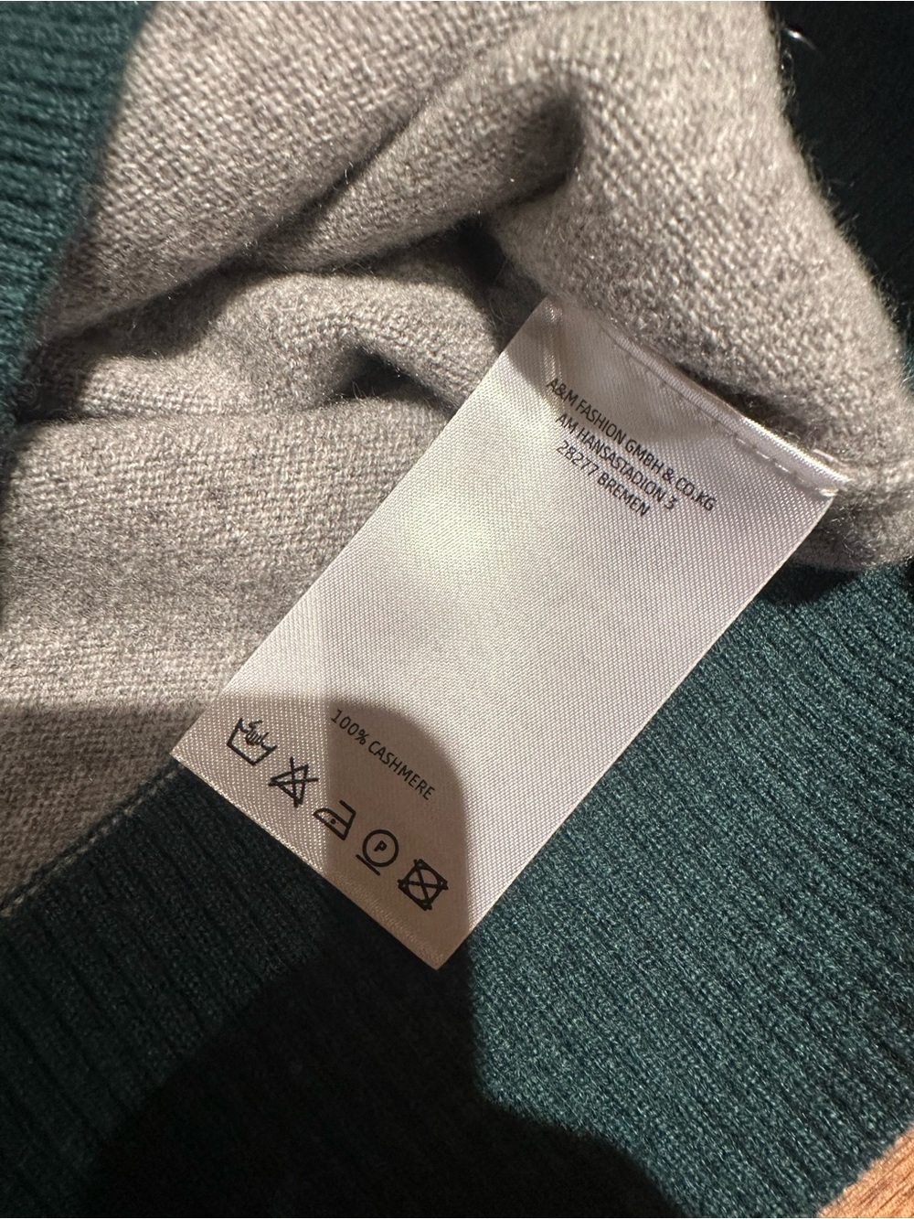 Herzens 100% Cashmere Cardigan - Picture 3 of 3